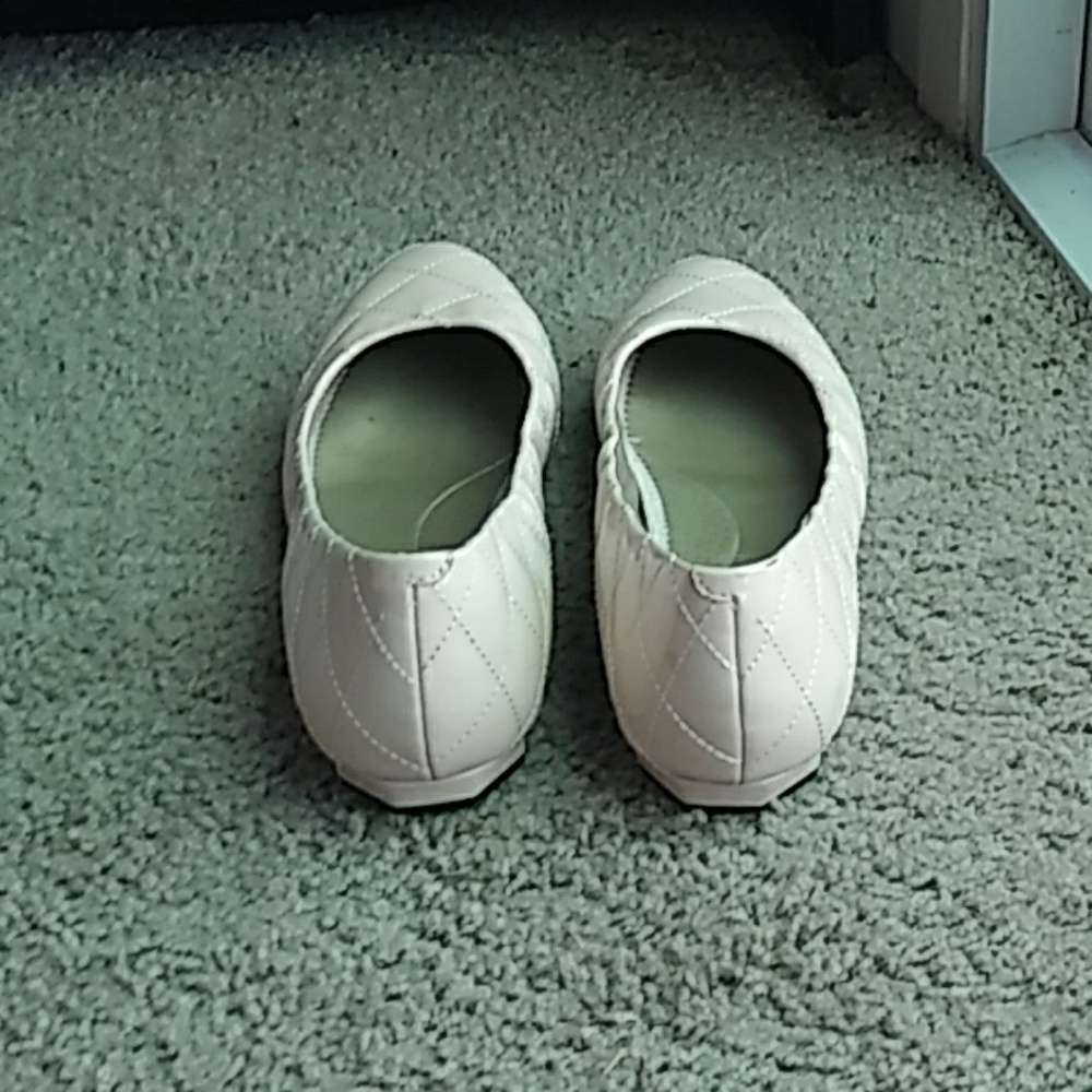 Shoes - Picture 3 of 4